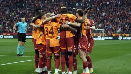 Galatasaray'da 4 futbolcu ceza sınırında