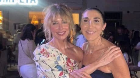 Emma García aparece por sorpresa en el chiringuito de Paz Padilla y regalan un reencuentro para el recuerdo