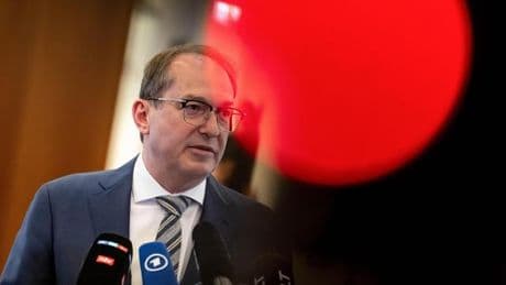 Urteil zur Migrationspolitik: Politiker von SPD und Grünen üben Kritik an Zurückweisungen