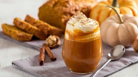 Pumpkin Spice Latte zum Selbermachen: Rezeptanleitung Schritt für Schritt