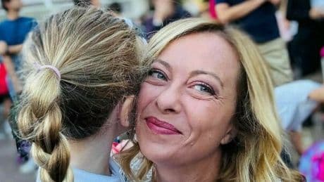 Meloni, insulti social alla figlia Ginevra: l'autore del post è un prof campano. Valditara: «Sarà sanzionato chi non è degno della scuola»