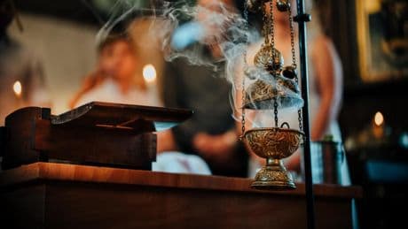 Cinco perfumes que te transportarán al Vaticano