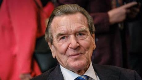 Altkanzler Schröder gibt im Bürostreit auf