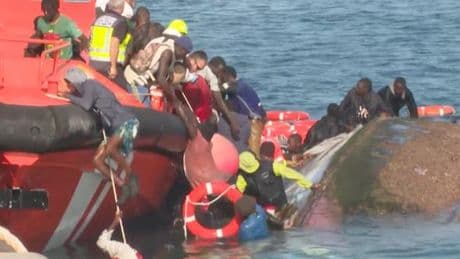 Une embarcation transportant des migrants chavire aux Canaries, au moins sept morts