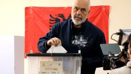 Parlamentswahl in Albanien beendet - Ergebnisse am Dienstag erwartet