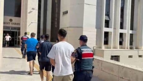 Balıkesir'de firari 3 hükümlü plajda yakalandı