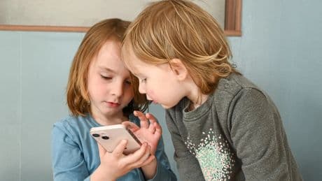 Steigende Mediennutzung: „Smartphones vermindern die Lebenszufriedenheit“