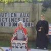 Violences dans les écoles : une mobilisation avec une fausse scène de crime organisée devant l'institution Saint-Dominique de Neuilly-sur-Seine