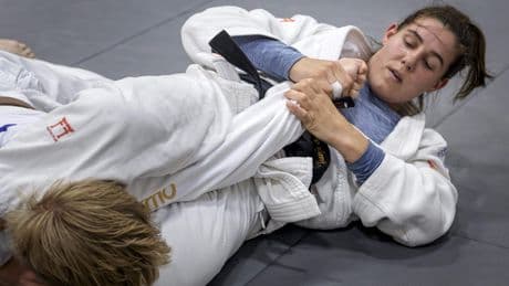 Guusje Steenhuis na backpack- en skivakantie gebrand op succesvolle rentree op hoogste judopodium: ’Dit had ik gewoon nodig’