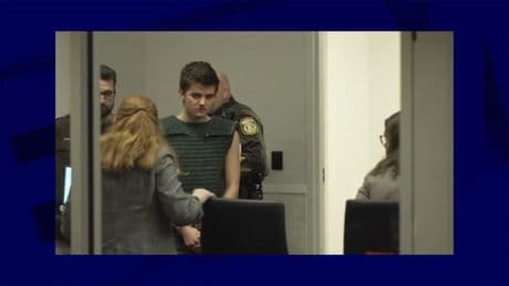 États-Unis: un jeune de 17 ans arrêté pour le meurtre de ses parents, accusé de complot pour assassiner Trump