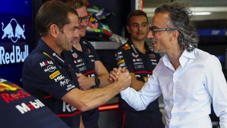 Laurent Mekies, de nieuwe teambaas van Max Verstappen, meldt zich voor het eerst bij Red Bull Racing: ’Onderschat de uitdaging niet’