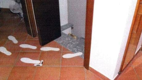 Garlasco, scoperta un'impronta mai repertata: potrebbe essere compatibile con una scarpa. Le ipotesi sulla nuova traccia