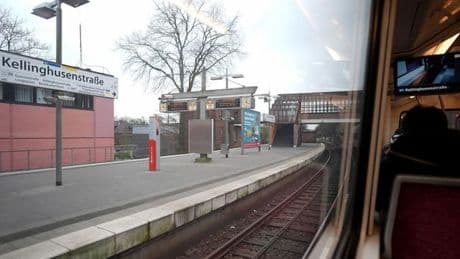 Unfall an Hamburger Bahnbrücke: Nach Lastwagen-Unfall: U3-Brücke wieder freigegeben
