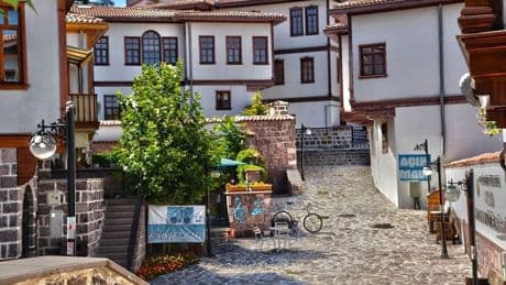 Önceden harabeydi, şimdi gençlerin uğrak yeri oldu: Ankara'nın yeni gözdesi! Tarihi sokaklar yeniden hayat buldu
