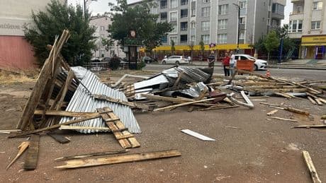 Sivas'ta sağanak yağış hayatı olumsuz etkiledi