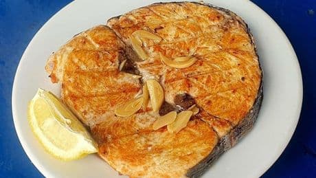 El restaurante efímero de pescado a la brasa a menos de una hora de Bilbao que no te puedes perder