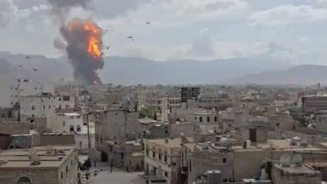 Israele colpisce obiettivi Houthi in Yemen: raid su porti e infrastrutture