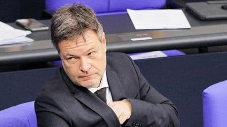 „Niveaulos“, „absurd“ - Politiker rechnen mit Habecks Pöbel-Abschied ab