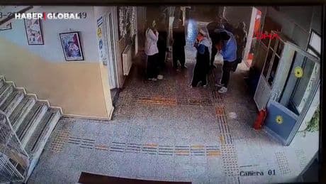 Okul müdürü, nefes borusuna yiyecek kaçan öğrenciyi Heimlich manevrasıyla kurtardı