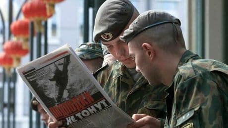 Russia, premi ai soldati: ecco il tariffario di Putin. Arruolarsi vale 30mila dollari e catturare un tank altri 12 mila