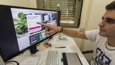 Consumo bloquea 66.000 anuncios ilegales de pisos anunciados por Airbnb