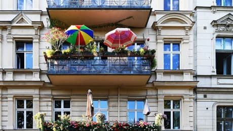 Glosse: Das Streiflicht: Verzichte auf Kinder und bring Sekt mit: Wohnungssuche leicht gemacht