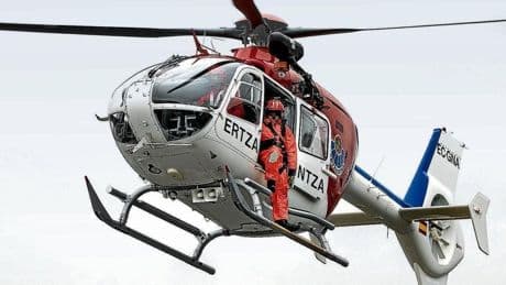 Restacan en helicóptero a siete personas atrapadas en el flysch de Zumaia