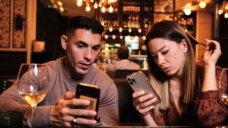 Dating-Apps: „Liebe ist chaotisch, schwierig und kompliziert“