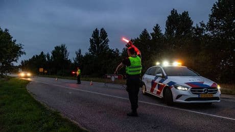 Politiecontroles en toegangswegen Joure afgesloten vanwege illegaal feest
