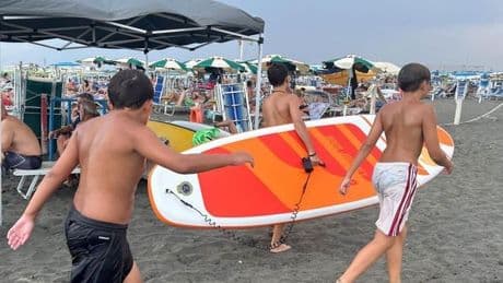 Tragödie in Italien: 17-Jähriger erstickt in selbst gebautem Sandloch