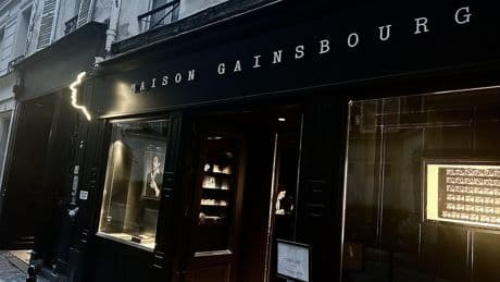 À Paris, les riverains de la rue de Verneuil excédés par les nuisances du bar «Le Gainsbarre»