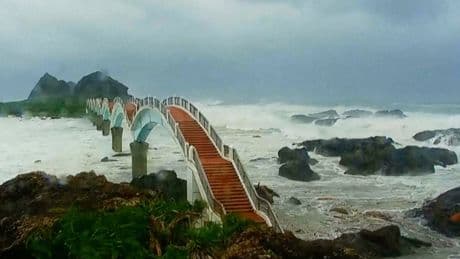 Typhoon Podul makes landfall in Taiwan