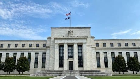 "Garder la tête froide": face aux pressions de Trump qui réclame une baisse de taux, la Fed va probablement rester de marbre