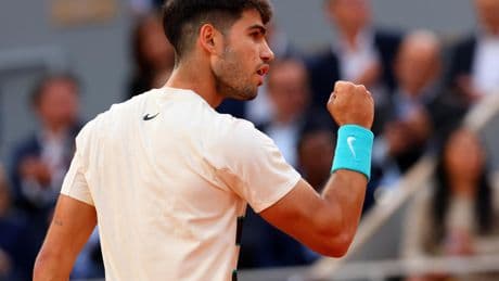 Roland-Garros : impitoyable, Alcaraz écrase Paul et file dans le dernier carré