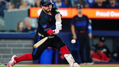 Kirk’s heroics lift Blue Jays past Rangers 6-5