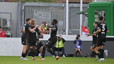 Beşiktaş, St Parick's'i 4-1 ile geçti