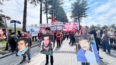 Denizler Ankara'da mezarları başında anılıyor