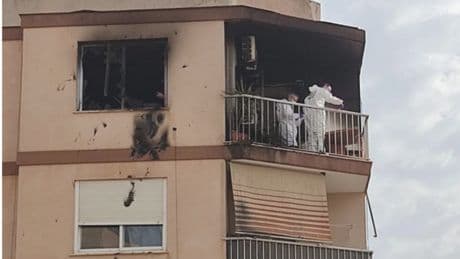«Olía a gasolina y el hijo bajó gritando que su padre estaba muerto antes de la explosión»