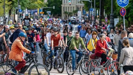 Automobilmesse: 700 Menschen radeln gegen IAA – Proteste in München