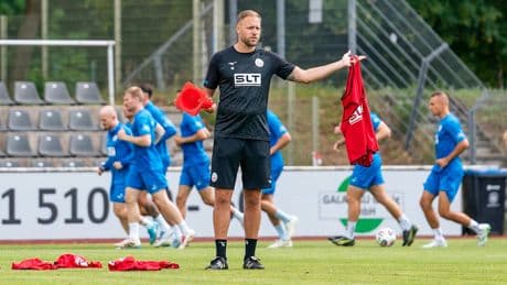 Es passierte mitten im Training - Schmerzen, Abbruch! Große Sorgen um Hansa-Stürmer