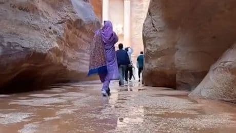 1800 Touris in Sicherheit gebracht - Weltkulturerbe Petra säuft ab