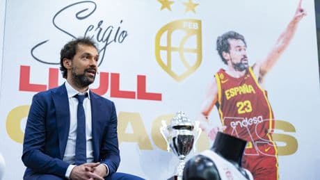 Del "chico que acaba de llegar" y se la juega a una leyenda mucho más allá de las medallas, el adiós de Llull a la selección: "Prefiero tener el balón en las manos y sólo seis segundos por jugar"