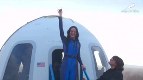 Katy Perry et cinq autres femmes de retour sur Terre après un vol dans l'espace