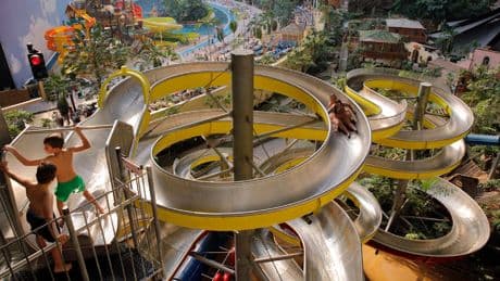 Besucher empört - Zu wenig Retter! Tropical Islands sperrt Becken