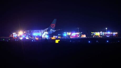 Flughafen Münster Osnabrück: Flieger rollt bei Landung über Bahn hinaus – Flugverkehr unterbrochen