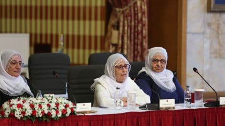 İHD: Ana dilde konuşma özgürlüğü engellenemez