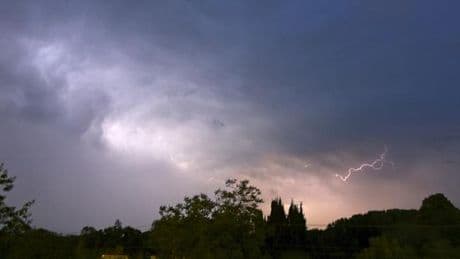 Orages et fortes pluies : neuf départements sont maintenus en vigilance orange