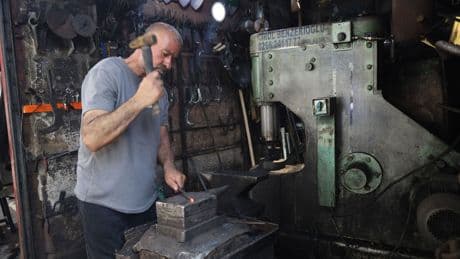 Diyarbakır'da demircilik mesleği yok olmak üzere: İş yapamıyoruz