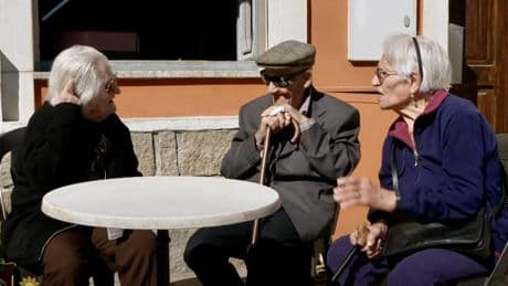 La lección de los ancianos de Cerdeña a España: por qué son más longevos los que tienen el colesterol más alto