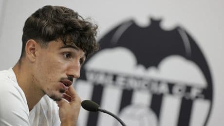 Mosqueo en el Valencia por el partido contra el Barça, sin estadio a cinco días: "Me parece increíble que no se sepa dónde se va a jugar"